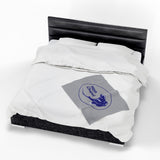 Manta Ray's Swimming - Velveteen Plush Blanket (Light Grey)