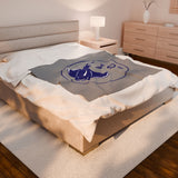 Manta Ray's Swimming - Velveteen Plush Blanket (Light Grey)