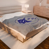 Manta Ray's Swimming - Velveteen Plush Blanket (Light Grey)