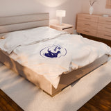 Manta Ray's Swimming - Velveteen Plush Blanket (White)